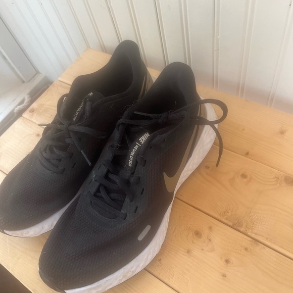 Women’s Nikes - Picture 1 of 2